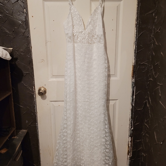 White flower and leaf dress - Picture 2 of 16